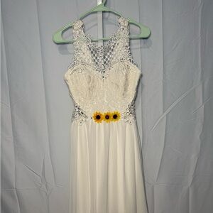 City Triangles Off White Lace Hi-Lo  Women’s Dress w/ Yellow Floral Detail Sz 4